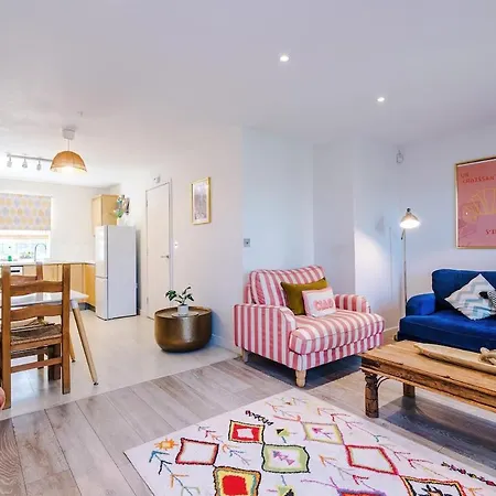 Chic & Cozy , Long Welcome , Large Driveway , Fast Wi-fi * Leeds (West Yorkshire)