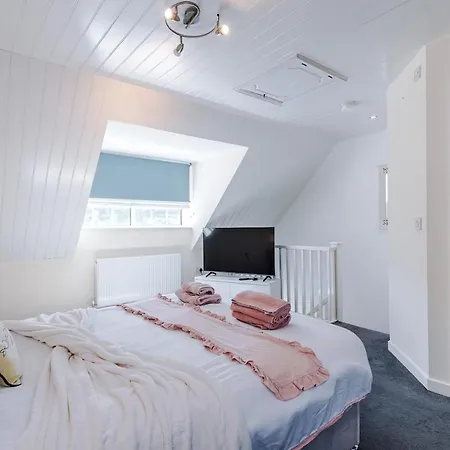 Chic & Cozy , Long Welcome , Large Driveway , Fast Wi-fi * Leeds (West Yorkshire)