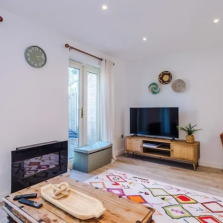 Chic & Cozy , Long Welcome , Large Driveway , Fast Wi-fi * Leeds (West Yorkshire)
