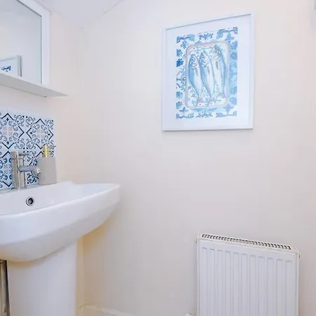 Chic & Cozy , Long Welcome , Large Driveway , Fast Wi-fi Prázdninový dům Leeds (West Yorkshire)